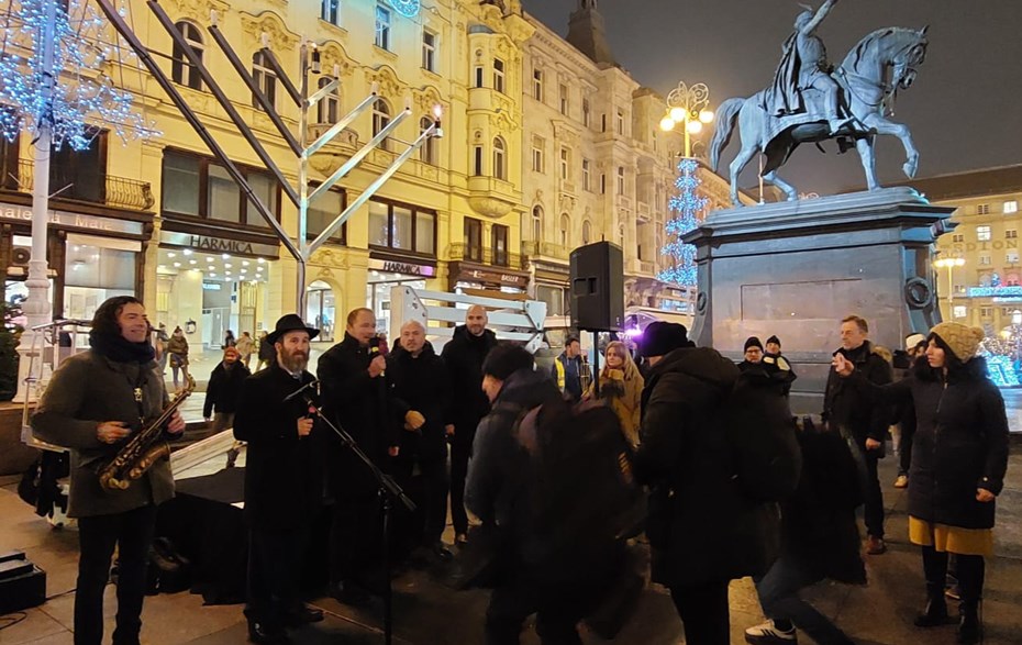 SVEČANA CEREMONIJA PALJENJA PRVE SVIJEĆE NA MENORI